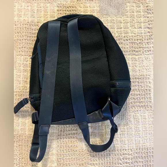 Lululemon Mesh Go Lightly Jaded Blue Backpack/Purse 12 liter mini - Picture 4 of 7